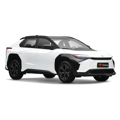 Toyota Bz4X SUV elétrico pessoal com grande capacidade e em vermelho/azul