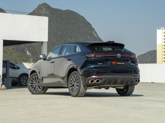 130 km NEDC Kilometragem Changan Uni-K SUV a gasolina 2024 Modelo 1845kg Peso de curva 2.0T Motor