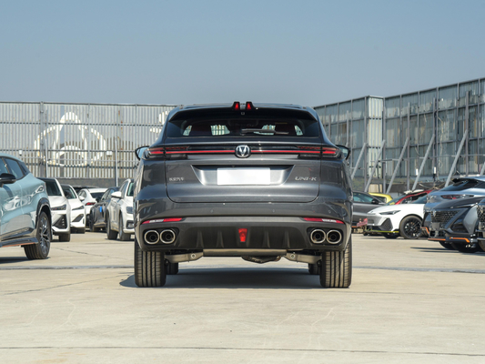 130 km NEDC Kilometragem Changan Uni-K SUV a gasolina 2024 Modelo 1845kg Peso de curva 2.0T Motor