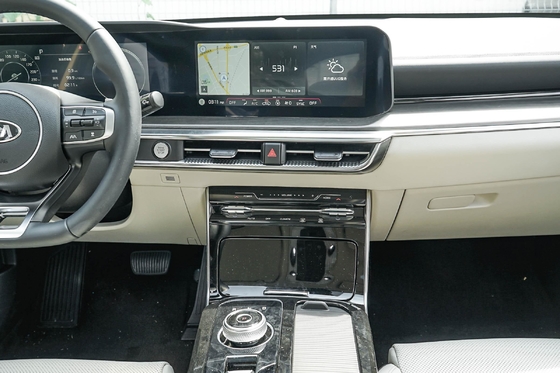 Kia K5 Sedan 4 portas 5 lugares Direção esquerda Carros a gasolina 176kw Velocidade máxima 220 Potência