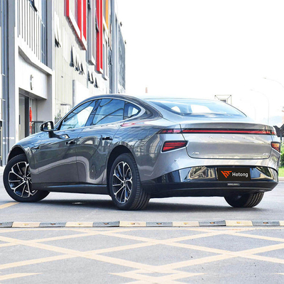 2022 Xpeng P7 586G Veículo Elétrico 4 Rodas 5 Assentos Alta Velocidade Carros chineses Vermelhos/Brancos