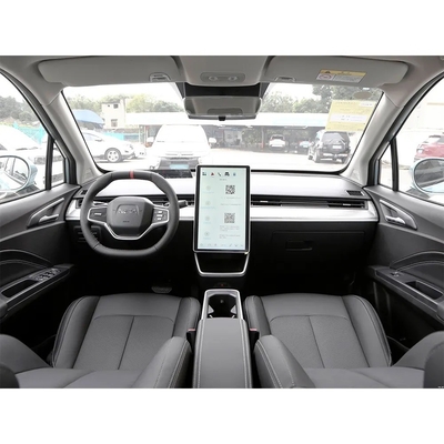 2022 Neta V 300 Lite Veículo elétrico de 4 rodas com 5 lugares e potência máxima de 120 kW
