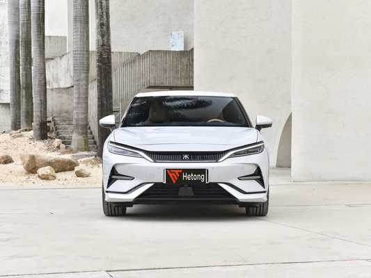 Forte veículo elétrico BYD Song L com 150kW de potência e velocidade máxima de 199/201 Km/h